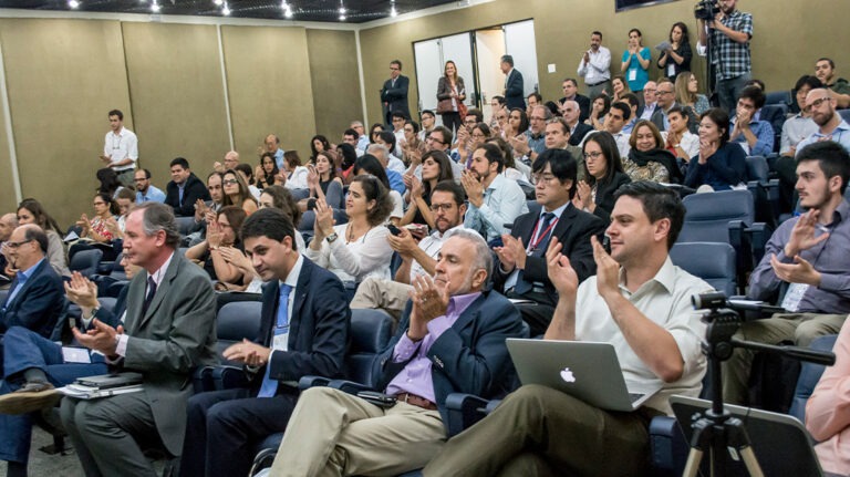 Público na FGV/SP (EN: Audience at FGV/SP).